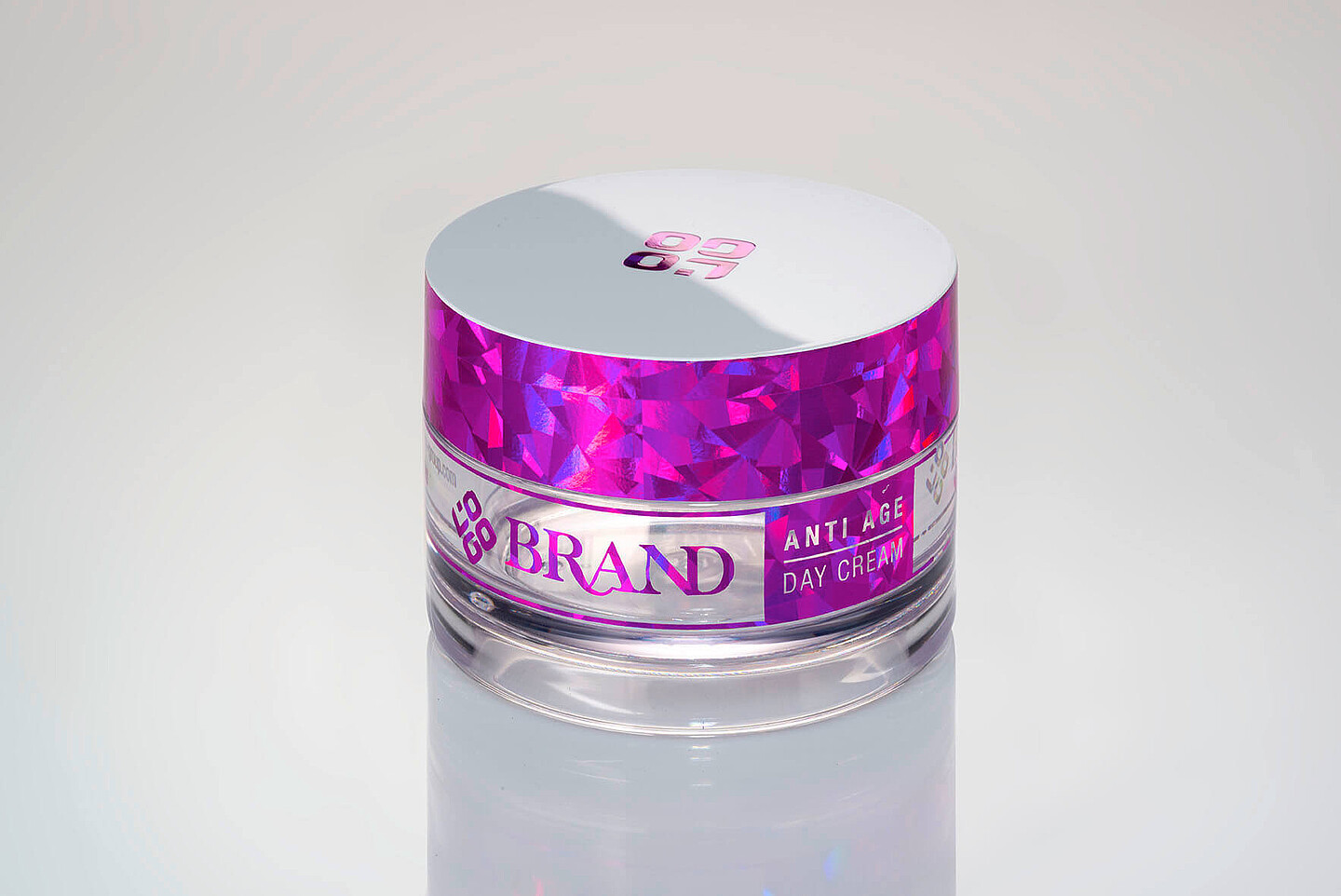 Anti-Aging-Creme mit hochwertiger Dekoration von KURZ