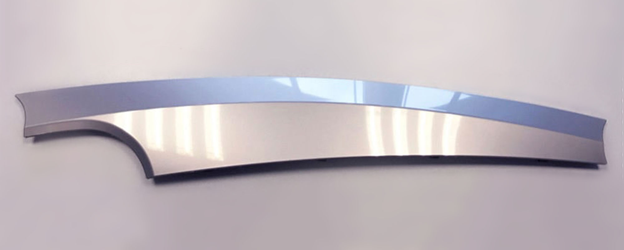 Automotive Türe Kunststoffbauteil Rezyklat Detail metallic silber glänzend 